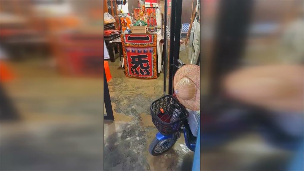 「你家爆炸!」清晨屏東新園南興路路面爆裂 疑水管加壓測試接頭脫落釀禍