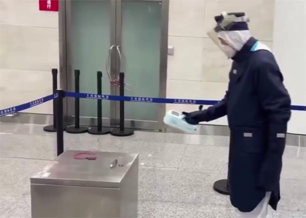 過海關猛響鈴「輻射超標1686倍」！一查「竟是護身符」他嚇瘋：朋友送的…