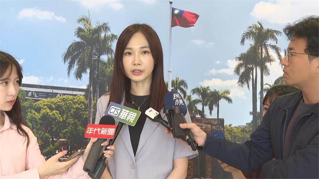 快新聞／美女刺客來襲！楊寶楨搶頭香登記選議員　台中政壇震撼