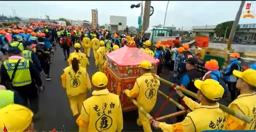 宗教界盛事！白沙屯媽、山邊媽　「雙女神」粉紅超跑展開進香