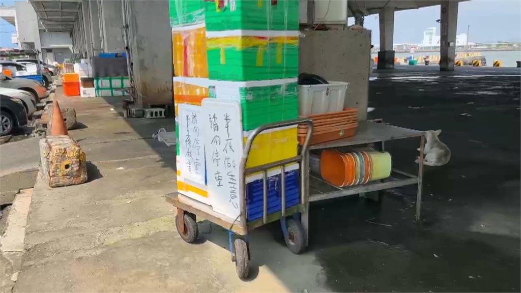 東港華僑市場停車場"禁停過夜" 愛車停放疑遭故意刮花