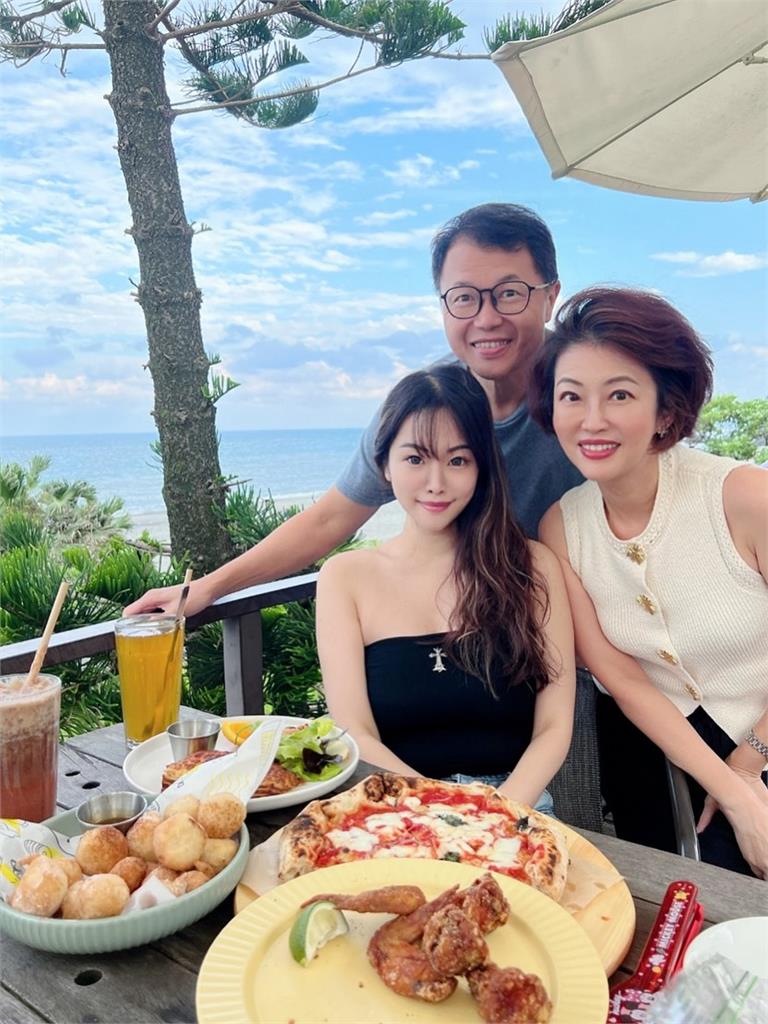 前主播吳中純癌逝！愛女梅嬿翎「最後深情吻別」畫面曝：妳還是好美