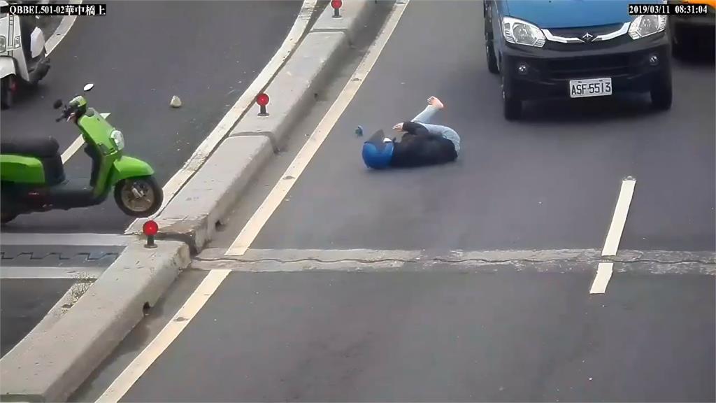 華中橋機車道死亡彎道? 議員轟:改回原本直線道