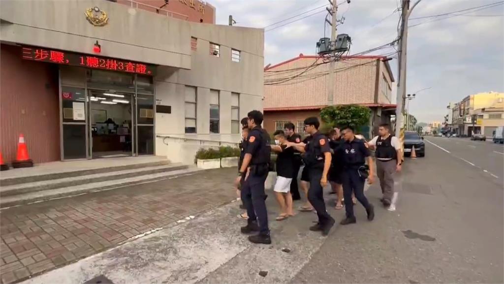 高雄鬥毆!疑閨密鬧翻 由男友出面談判爆發追砍