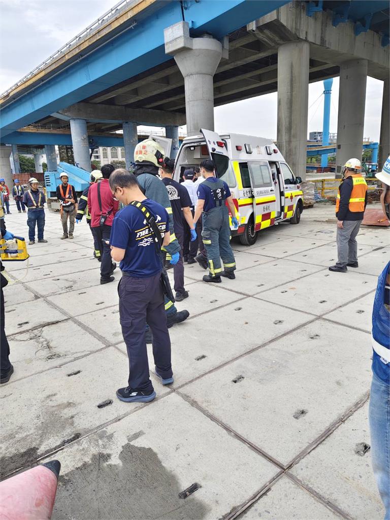 民權大橋工安意外！　工程夫妻檔「連人帶車」墜基隆河1命危