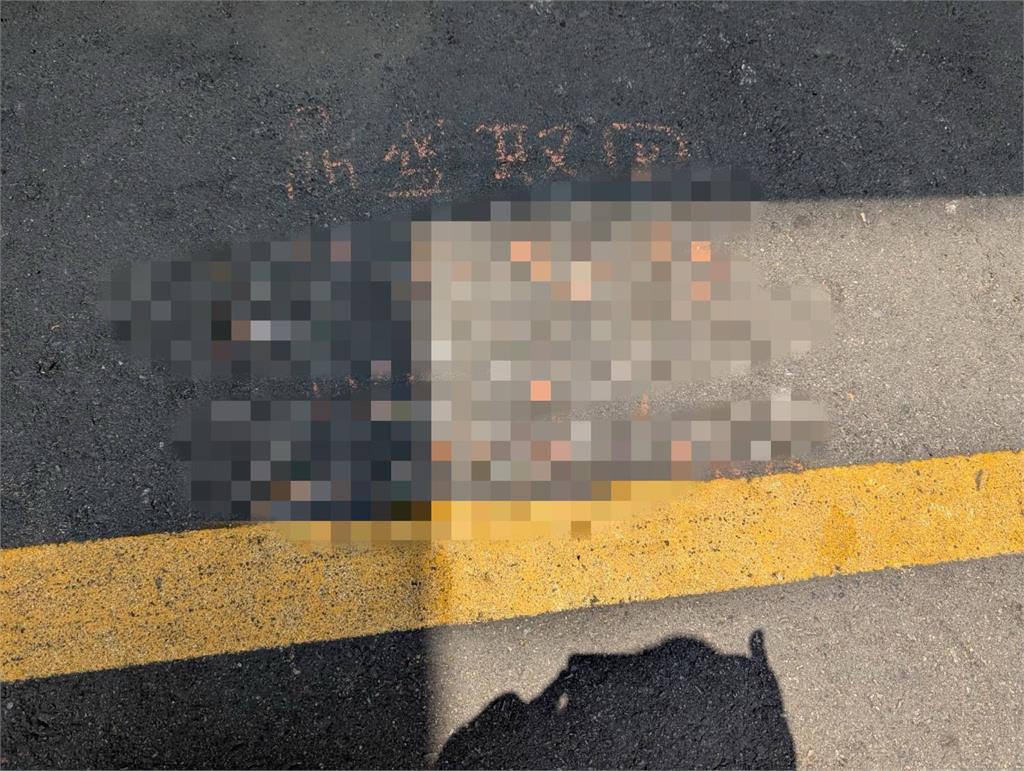 台中「一家五口陳屍屋內」爆欠債!鄰居低頭「驚見地板1行字」全嚇壞