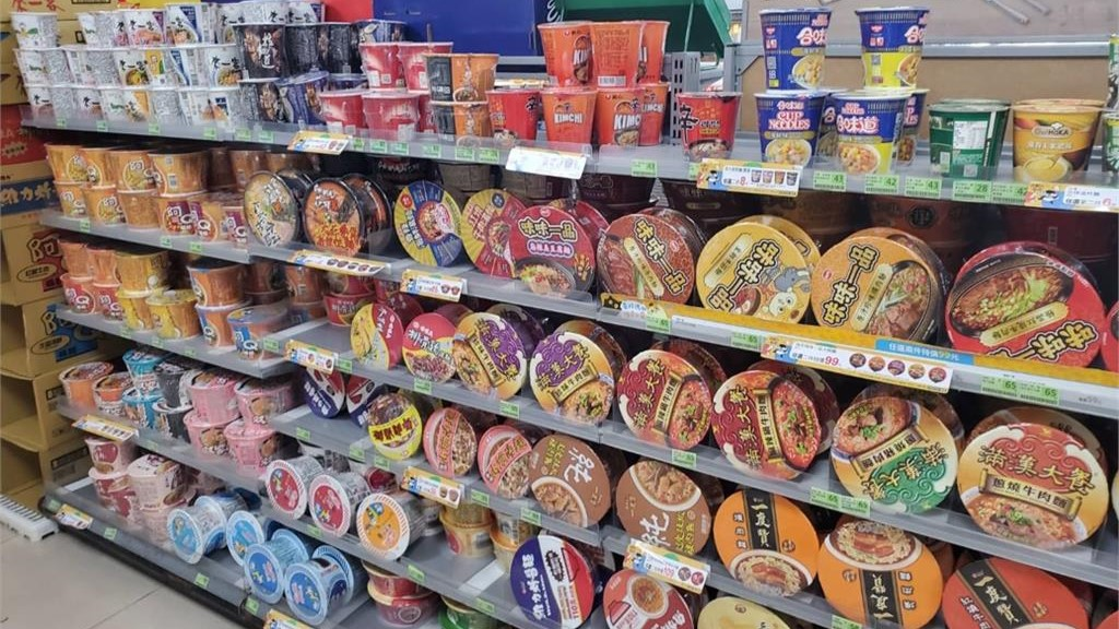 他逛超市突被陌生人要錢！老翁挑食物「1舉動藏洋蔥」超暖結局惹哭7.4萬人