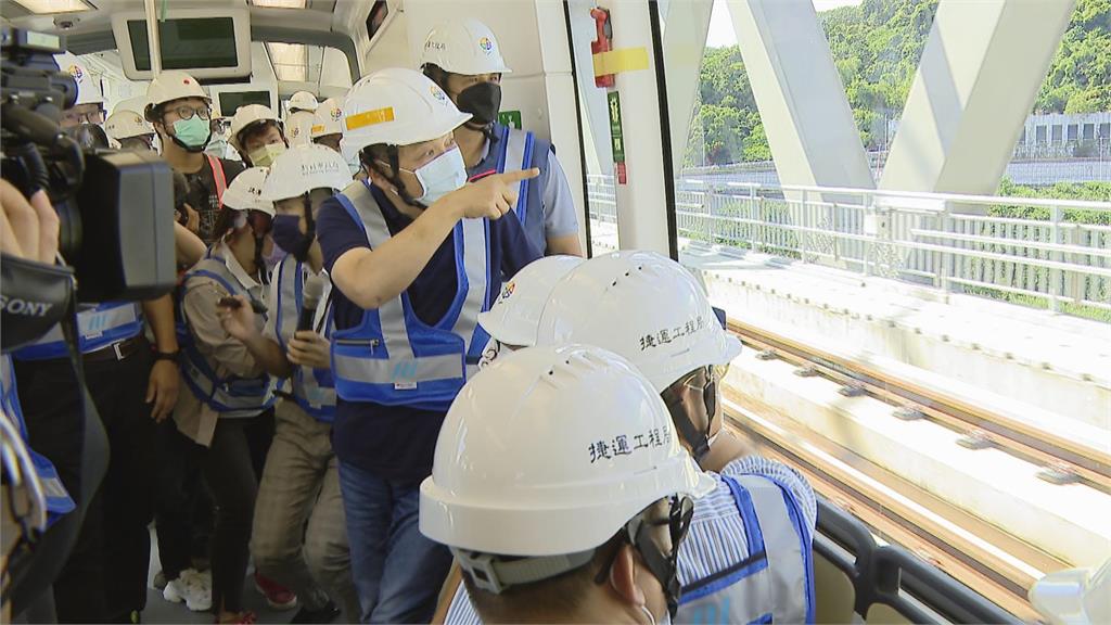 視察安坑輕軌工程進度 侯友宜親搭乘體驗