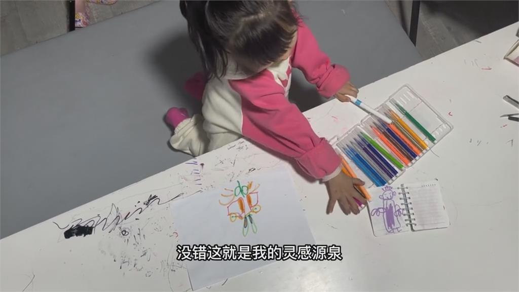 一夕爆紅！畫家爸抄襲4歲愛女創作　22萬元成交畫網笑：先給版權費