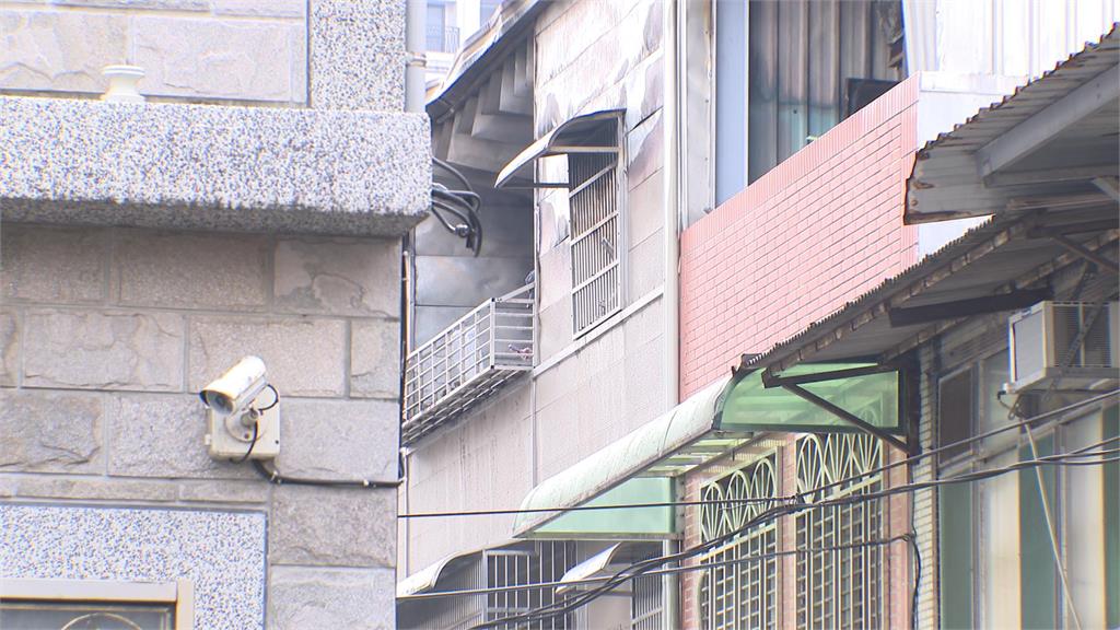 桃園火警釀5死!疑風扇走火「木板隔間全面燃燒」 窗戶加裝鐵窗難逃生