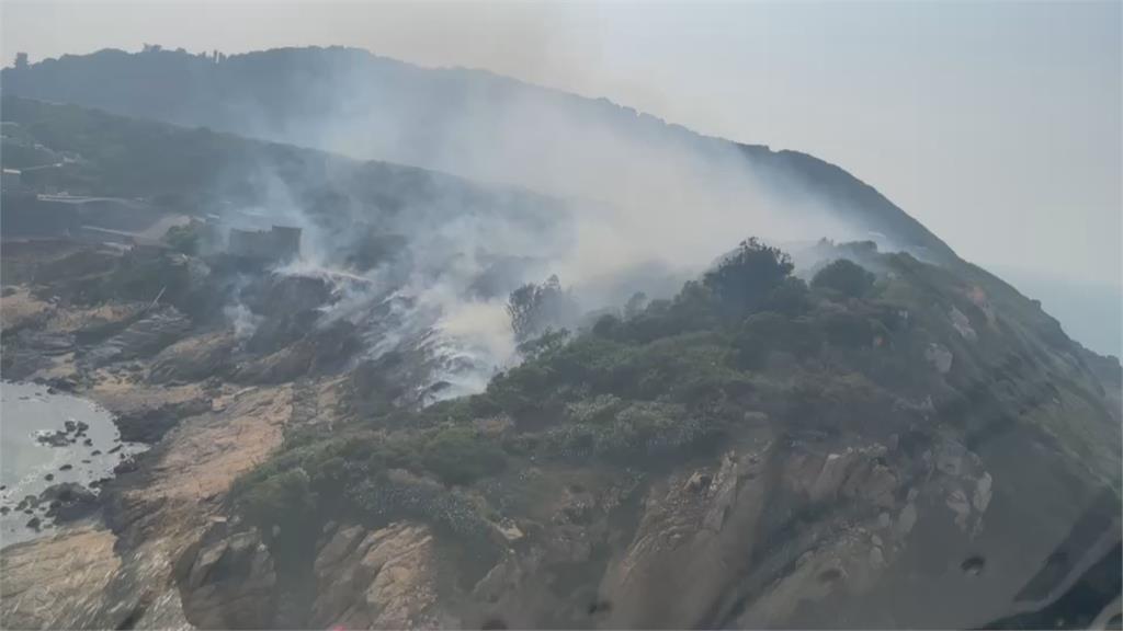 馬祖南竿垃圾山起火燃燒 花蓮空勤跨324公里投水滅火