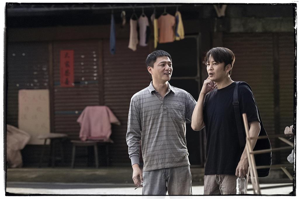 嬌妻別看!張書偉療「情傷」奔南迴公路 「同性伴侶」伴身旁 坦言:感動