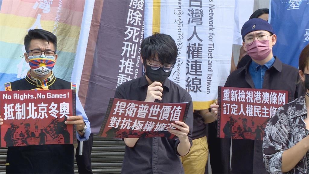 訴求對抗中國反對極權 在台港人辦全球十一抗中晚會