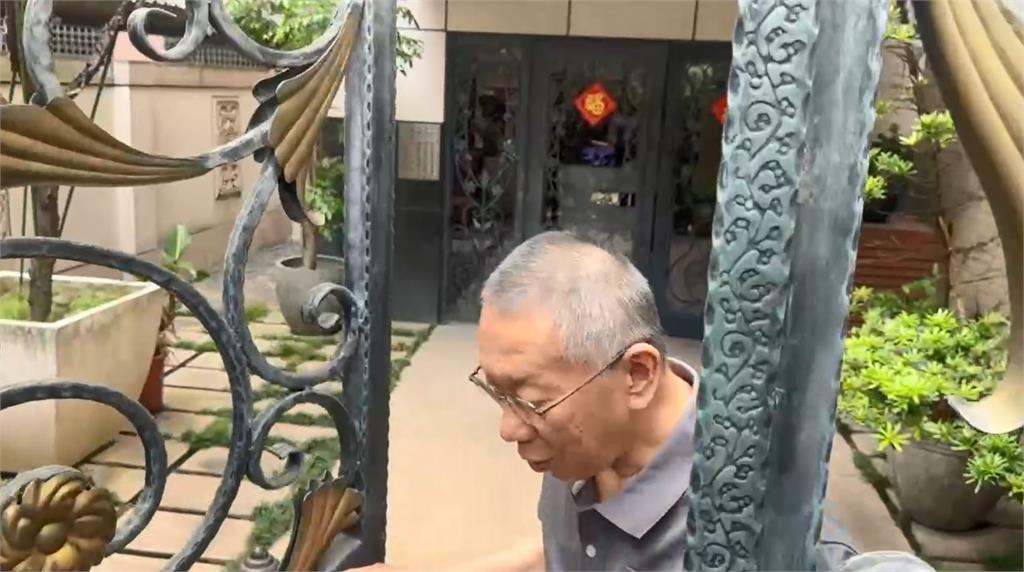快新聞／柯文哲到家了！淚灑父親牌位前　師父允諾「幫他處理」