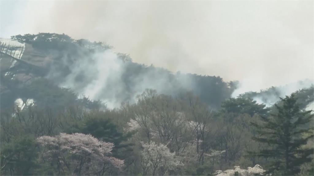 南韓首爾「仁王山」大火狂燒　撤離超過120戶居民