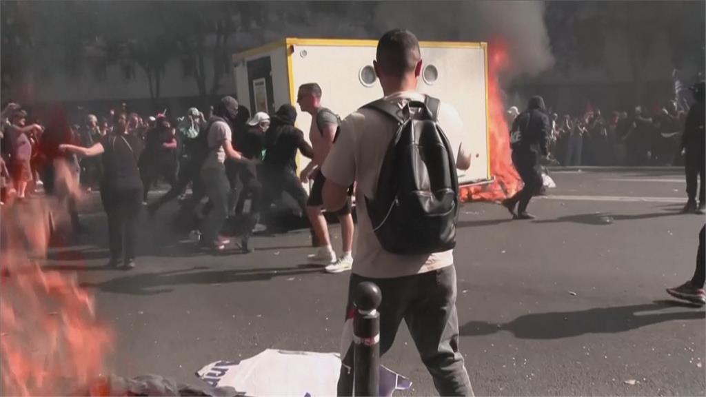 法國反年改示威熱度降　多地爆發小規模警民衝突