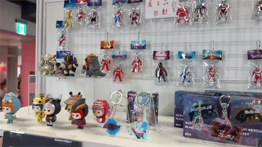 高雄"Q版超人力霸王"充氣再起飛! 吸引民眾朝聖