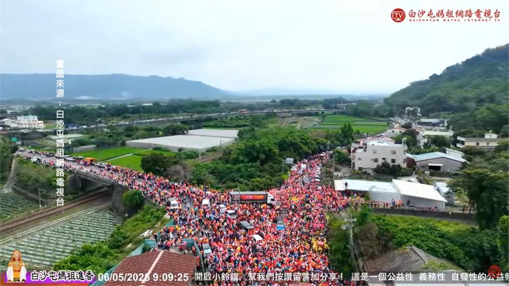白沙屯媽祖進香駐駕南投!9旬嬤跪地迎駕 感動落淚:這一刻等了一輩子