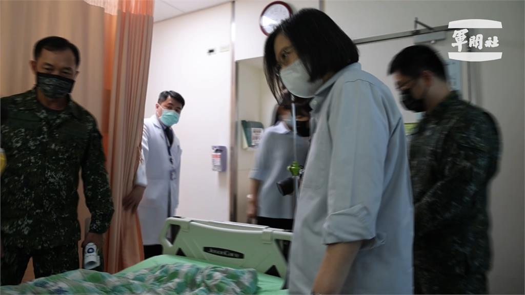 彈藥庫爆炸兩人重傷恐截肢　國防部長邱國正道歉