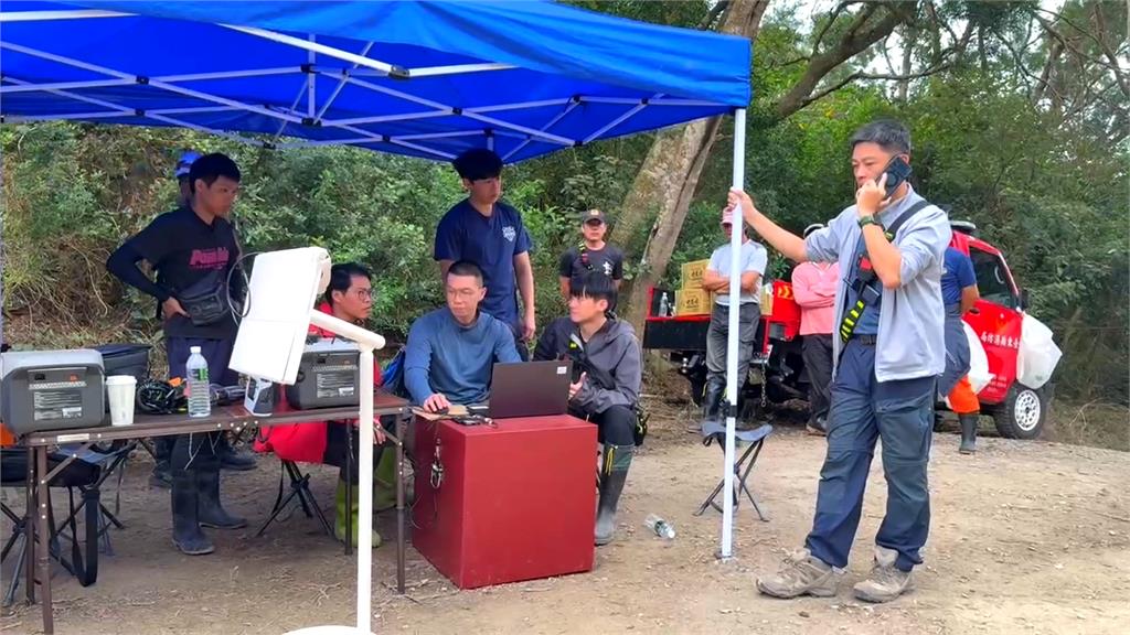 澳洲女婿負氣爬山卡峭壁隙縫　看到空拍機吹薩克斯風回應