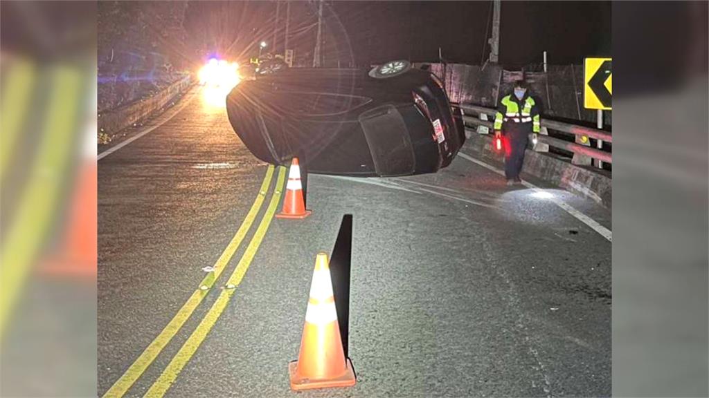 自撞側翻、逆向衝撞　合歡山追雪「撞」況多！