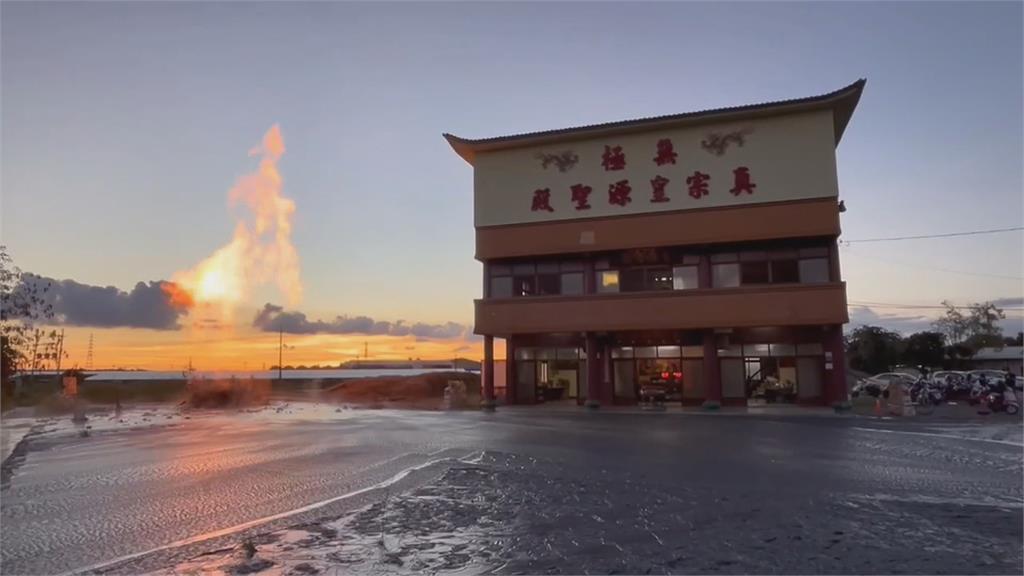 屏東萬丹泥火山再噴發！　神蹟「火焰人臉」驚呆全網