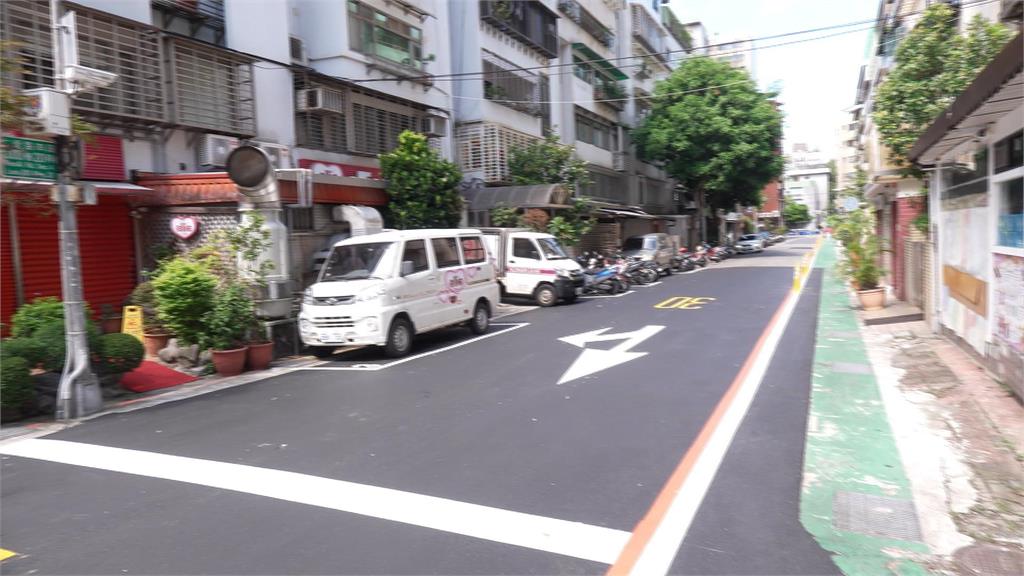 台北大安區人行道走一半得繞路！　居民：違停影響安全