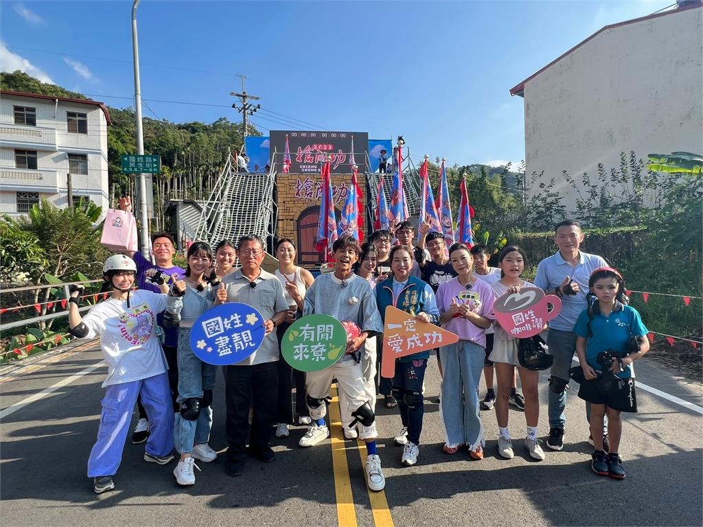 體驗種植棉花歪樓變成經典綜藝哏「絲襪套頭」!阿翔臉變形超滑稽 體驗種植棉花歪樓變成經典綜藝哏「絲襪套頭」!阿翔全臉變形超滑稽