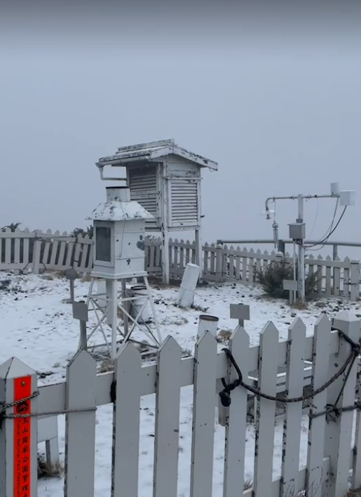 快新聞／玉山突降4月雪！銀白雪白世界絕美　氣象局再曝下雪機率