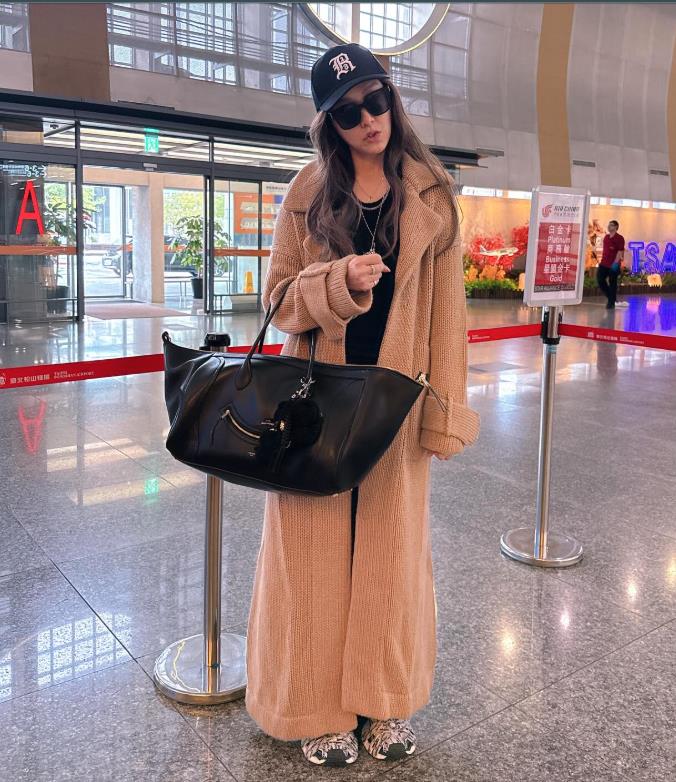 范瑋琪「飛中國被嗆爆」撞臉她!臉蛋輪廓變形「49歲真實狀態」流出