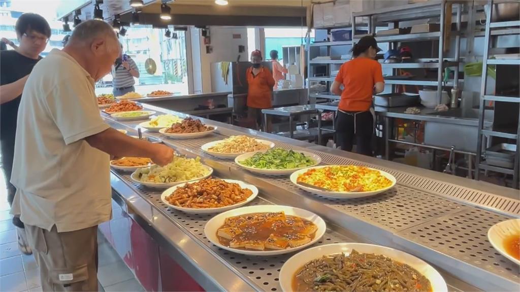 高雄自助餐3主菜、炒蛋、炒米粉要價5百元 民眾氣炸:太貴