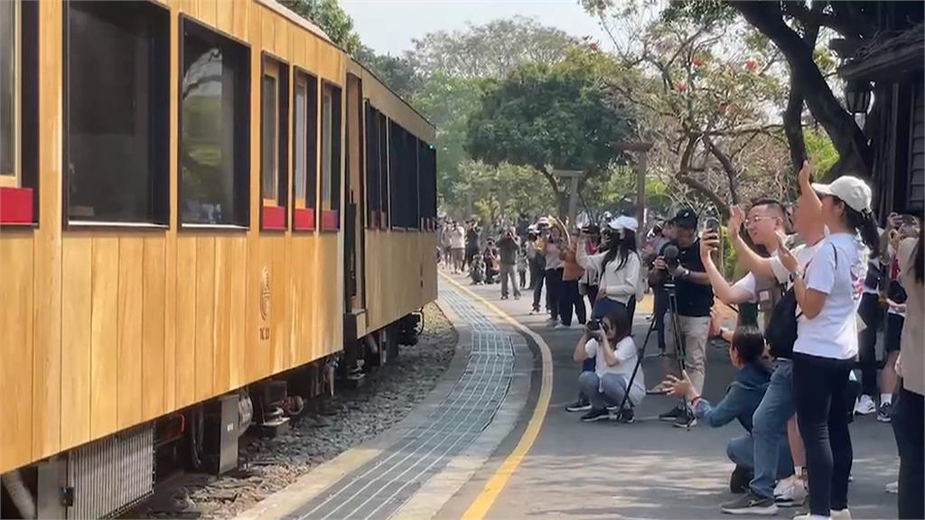 全新檜木車廂「福森號」首度試車 鐵道迷搶拍、有望下半年開放搭乘