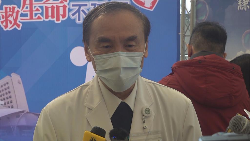 天冷擺攤突昏倒! 鄰攤父女接力CPR搶命