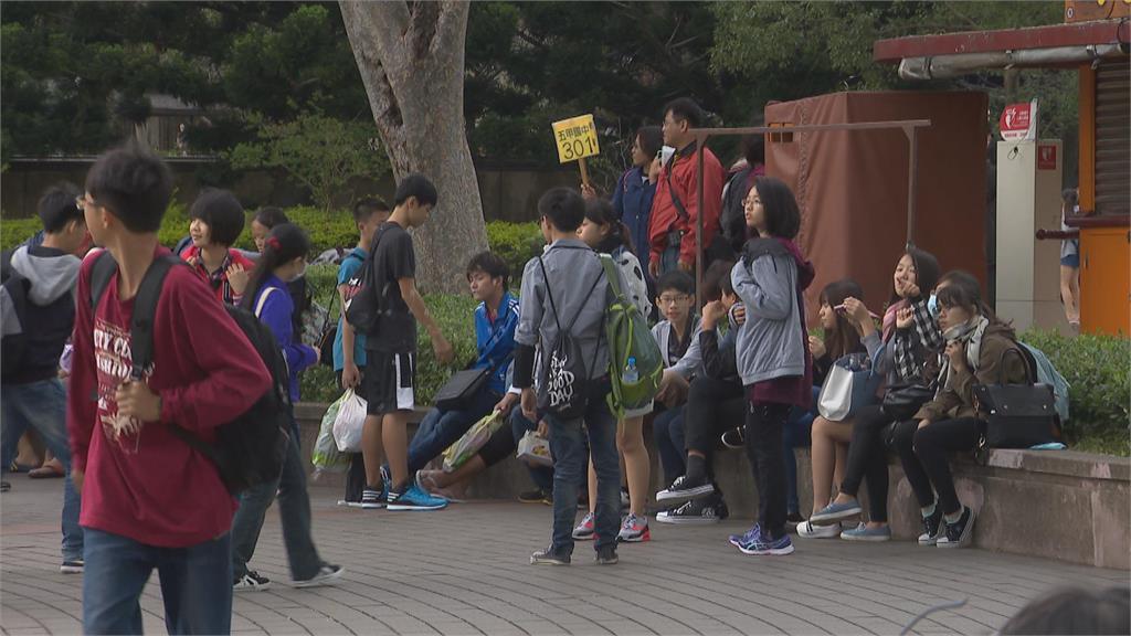 疫情燒校園！全台181校停課　多校畢旅暫緩