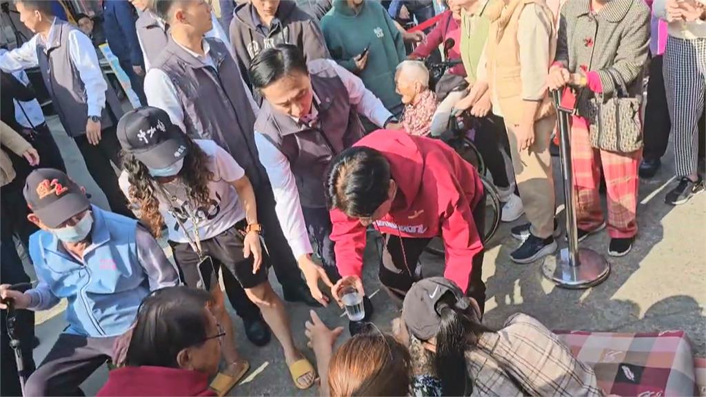 武廟主委「噴射式嘔吐」濺到總統！賴清德「從政第11度」醫師魂再現