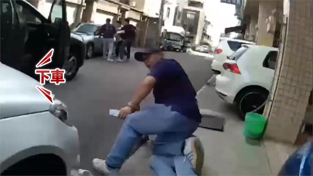 抓到了！草屯床墊工廠遭持槍搶劫 警追緝主嫌共犯攻堅逮人