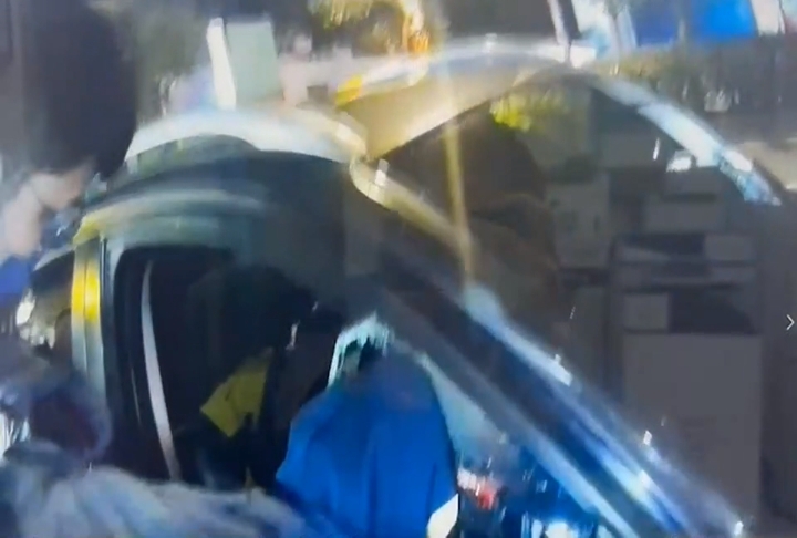 6個月大男嬰遭反鎖車內 鎖匠還在放假!桃園警破窗救援