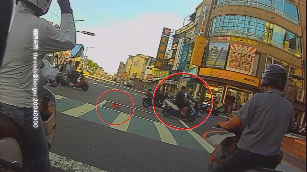 好糗! 高雄騎士停車撿帽子 走到一半"褲子也掉了"