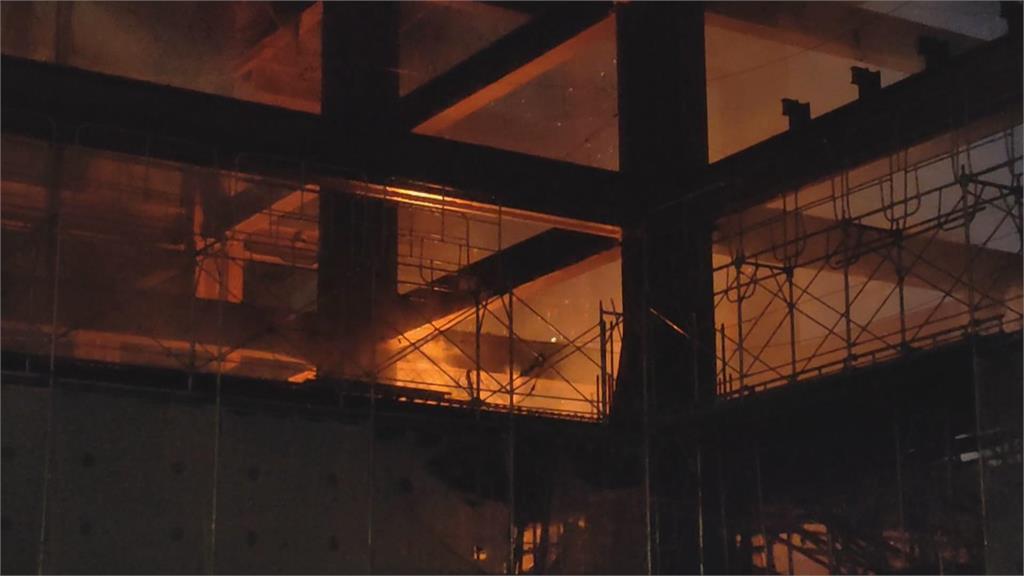 新北33層建築工地火警　警消上下夾攻灌救