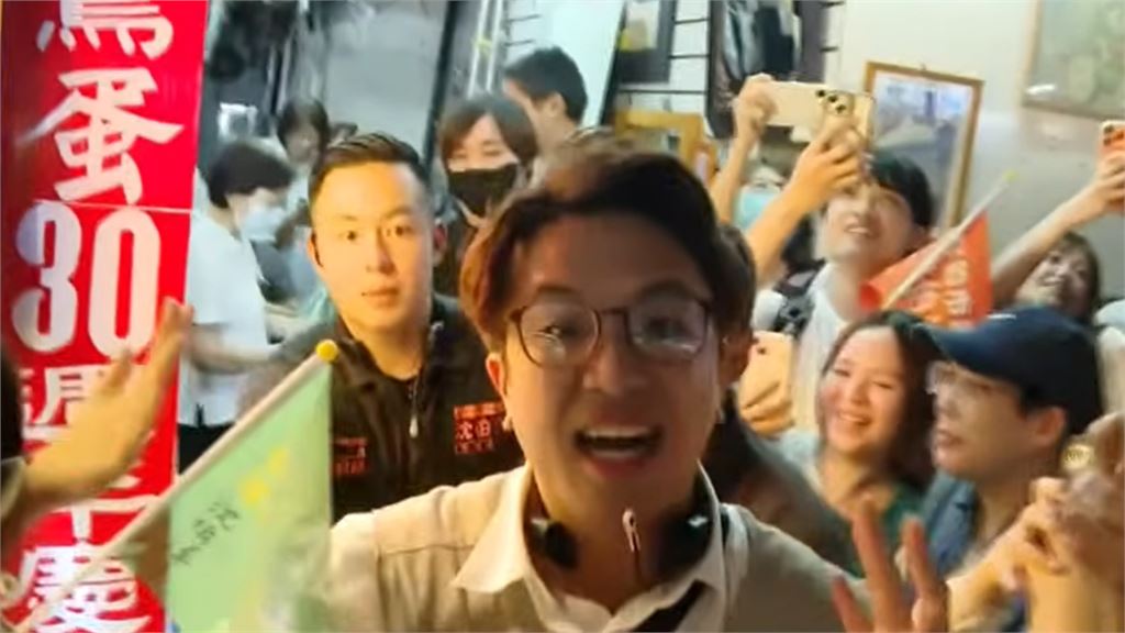 沈伯洋壓軸掃街人潮炸裂！深夜10點秒切換「靜音模式」網狂讚：2026新發明