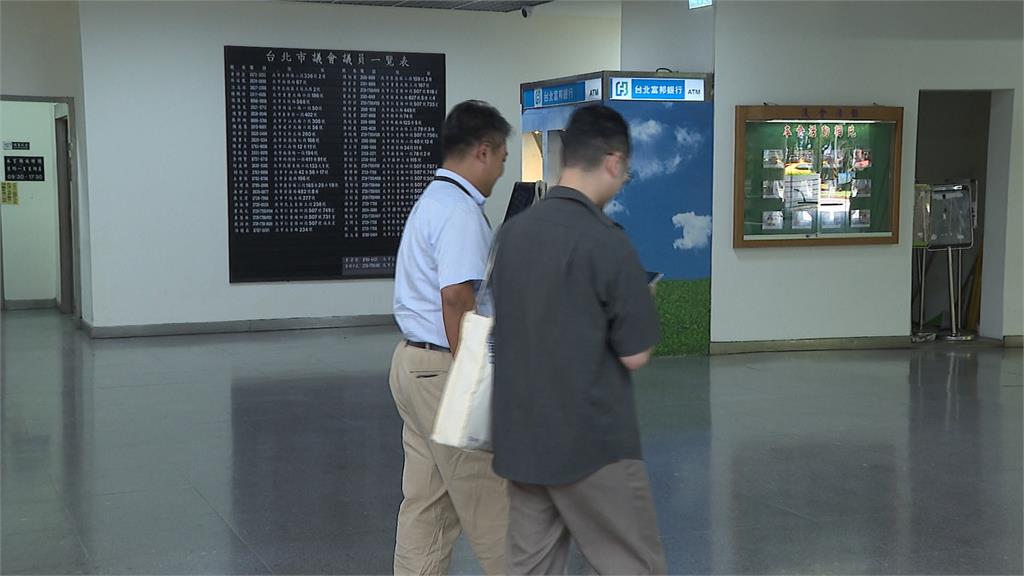 心虛？綠議員回應遮陽傘議題　北市府派工務局到場「觀察」