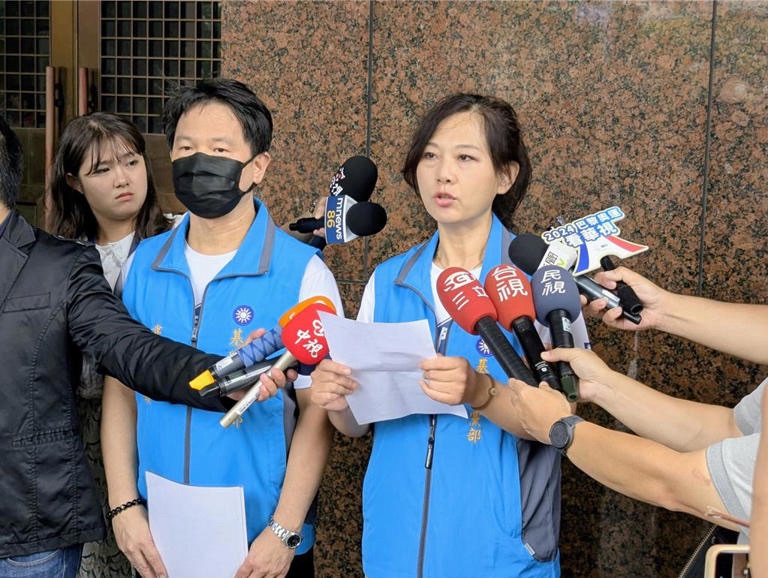 快新聞/罷免綠議員涉偽造文書 基隆國民黨部又有4人被帶走