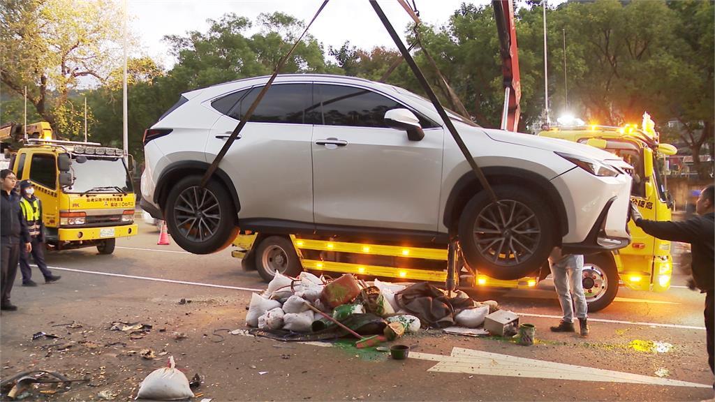 酒駕男連環撞 9汽車.1重機遭撞爛 辯稱邊開車邊吃便當 肉沒夾好釀擦撞?