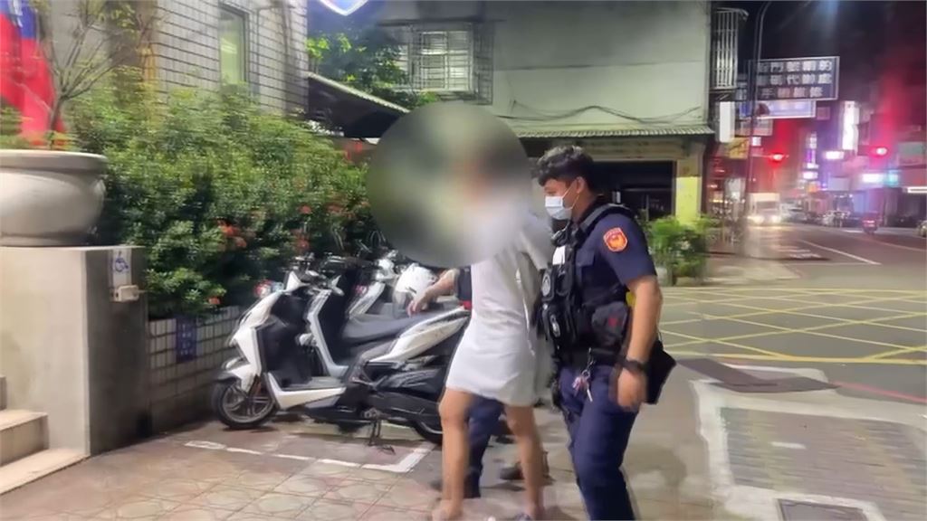 大膽！違停遇攔查　新莊毒蟲「倒退撞警車」逃逸