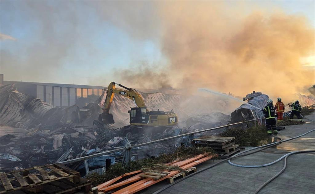 桃園千坪倉儲陷火海傳爆炸聲 2間物流電商貨全燒光