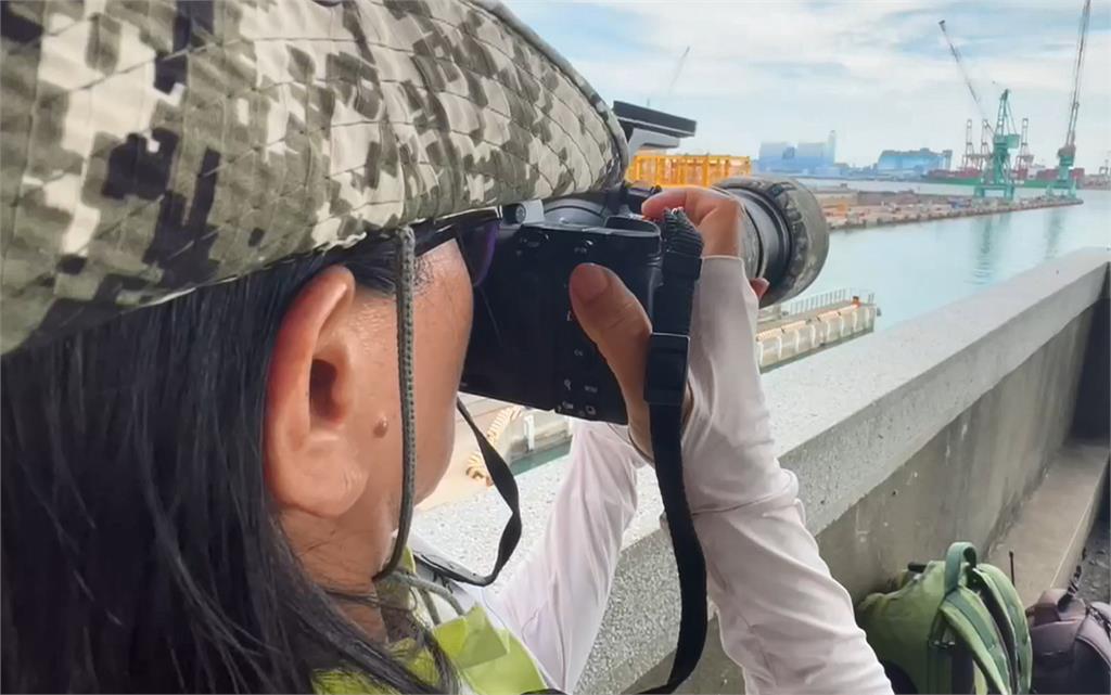 國造潛艦「海鯤號」現身碼頭測試　拚１１月交艦！軍事迷制高點搶拍