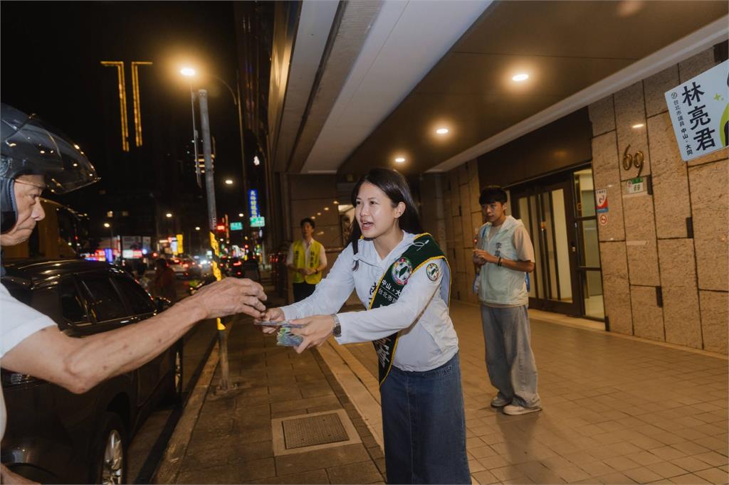 林亮君深夜遭睹「神秘男送消夜」竟是吳崢！吳思瑤下秒「貼面脫口1句」網沸騰：真假…