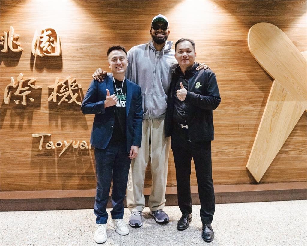NBA(圖多)/尼克中鋒唐斯親民抵台!五屆全明星今「旋風現身大溪」交流台球星