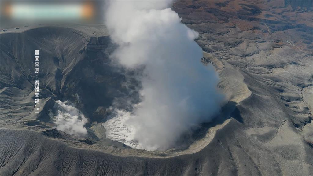搭直升機俯瞰阿蘇火山 遊客赴熊本熱門觀光行程