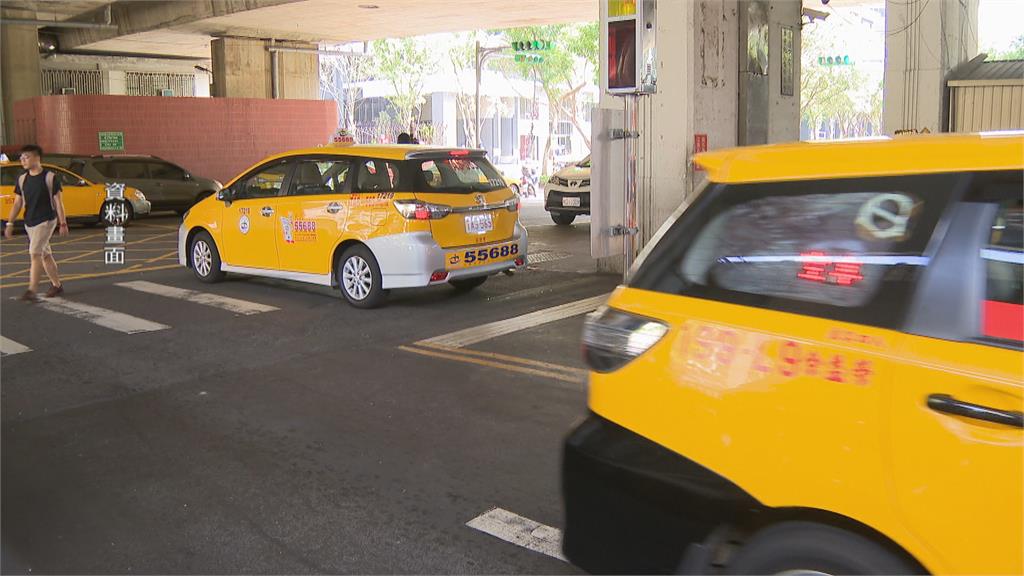 小黃女乘客發酒瘋 險害司機翻車